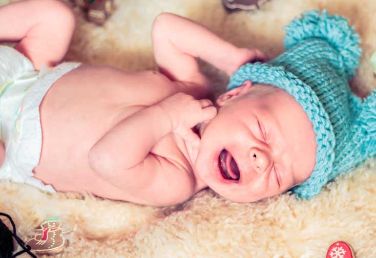 Tynd (sulten) baby, der græder