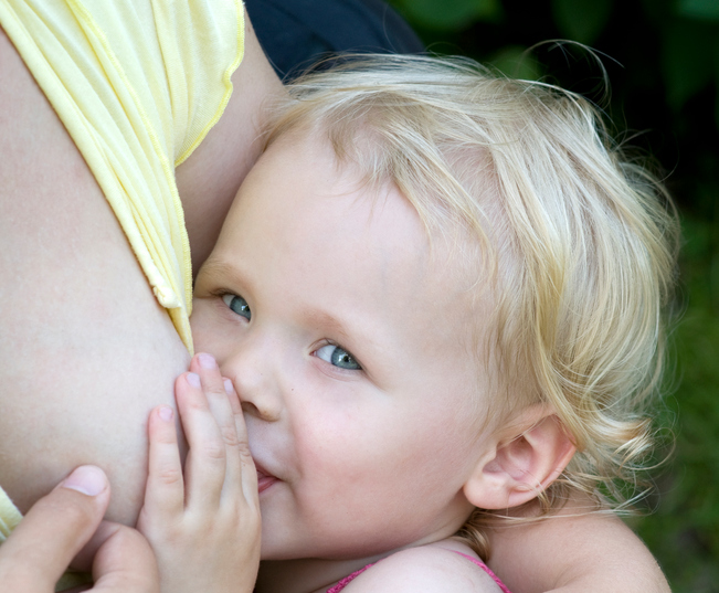 Ammenedtrapning, hvornår? større baby der spiser bryst 
